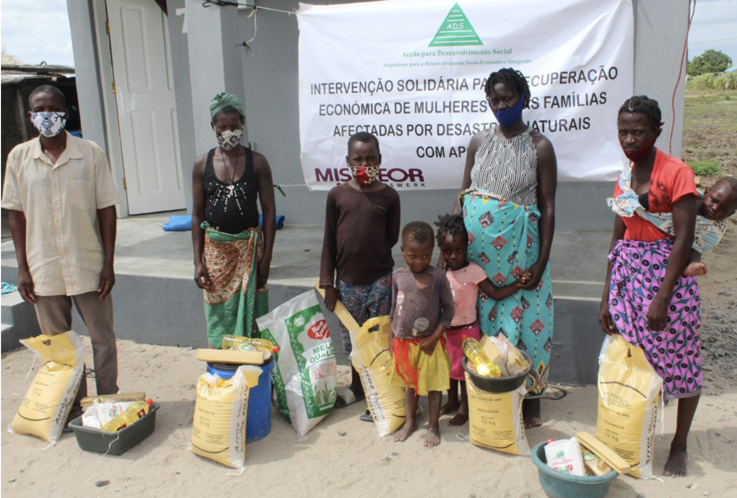 Apoio em cesta básica as familias deslocadas com gestantes e crianças pequenas  em situação de emergência